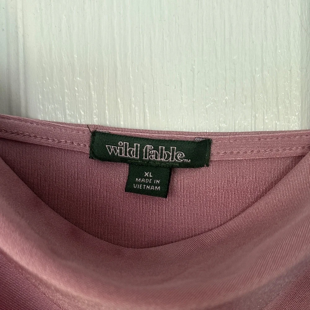 2 Wild Fable Camisoles (Mauve and Black) - Picture 2 of 10